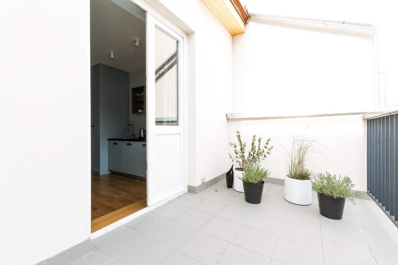 Days - Sunny Riverside With Terraces Apartment Prag
